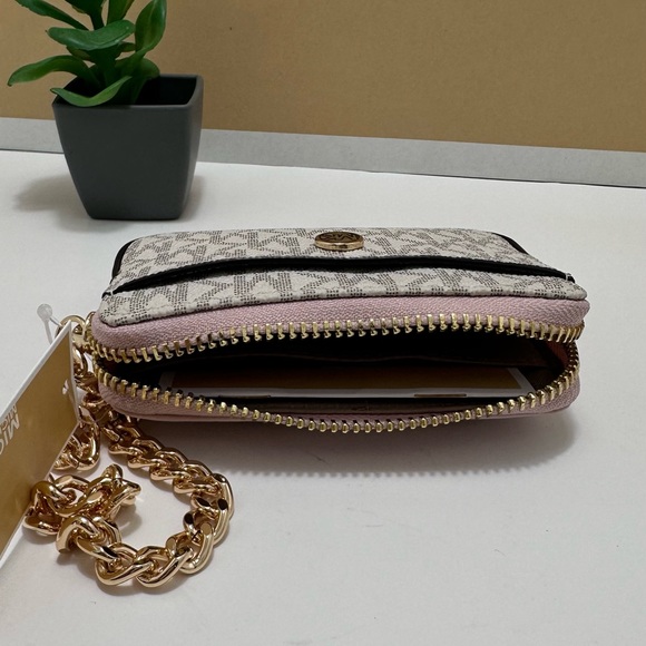 Michael Kors Card Holder - Picture 5 of 8